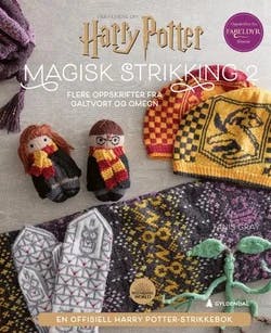 Omslag: "Magisk strikking : flere oppskrifter fra Galtvort og omegn : en offisiell Harry Potter-strikkebok. 2" av Tanis Gray